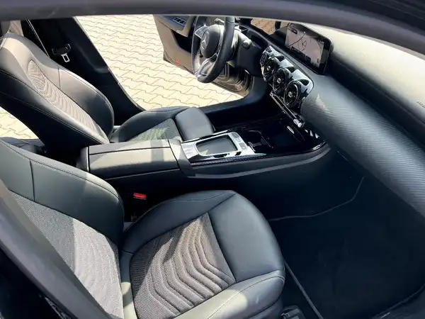 MERCEDES-BENZ A-KLASSE (20/27)