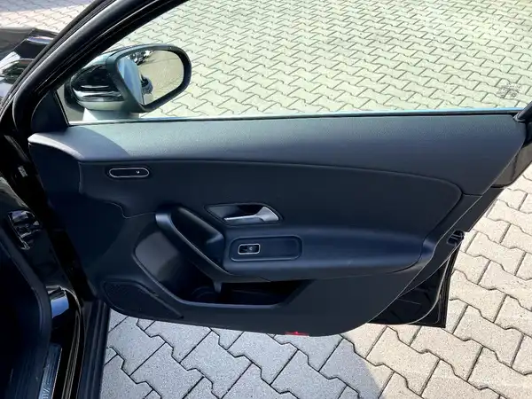 MERCEDES-BENZ A-KLASSE (21/27)