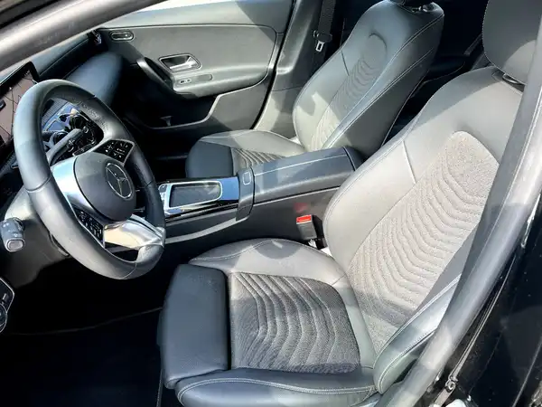 MERCEDES-BENZ A-KLASSE (8/27)