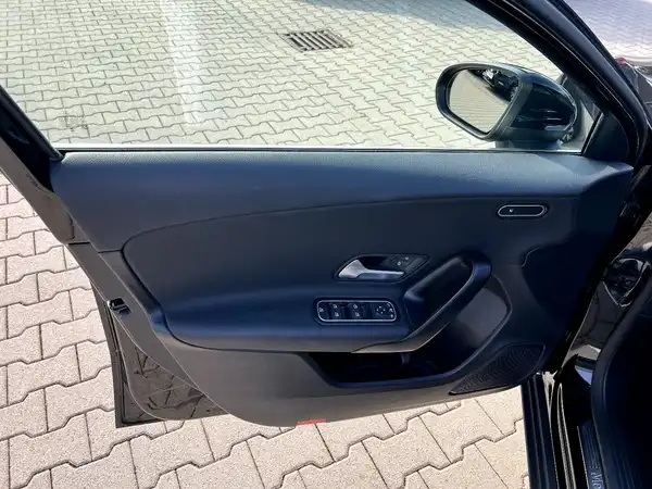 MERCEDES-BENZ A-KLASSE (10/27)