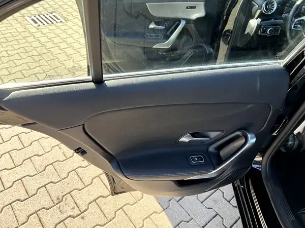 MERCEDES-BENZ A-KLASSE (11/27)