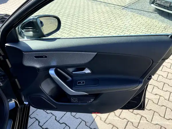 MERCEDES-BENZ A-KLASSE (20/27)