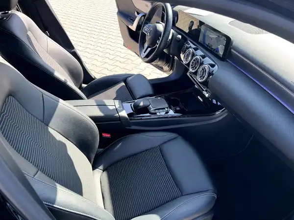 MERCEDES-BENZ A-KLASSE (21/27)