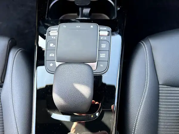 MERCEDES-BENZ A-KLASSE (23/27)