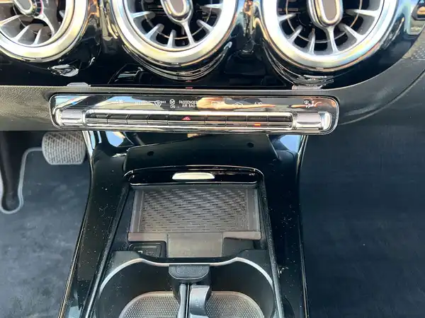 MERCEDES-BENZ A-KLASSE (24/27)