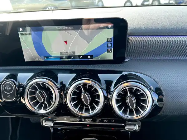 MERCEDES-BENZ A-KLASSE (25/27)