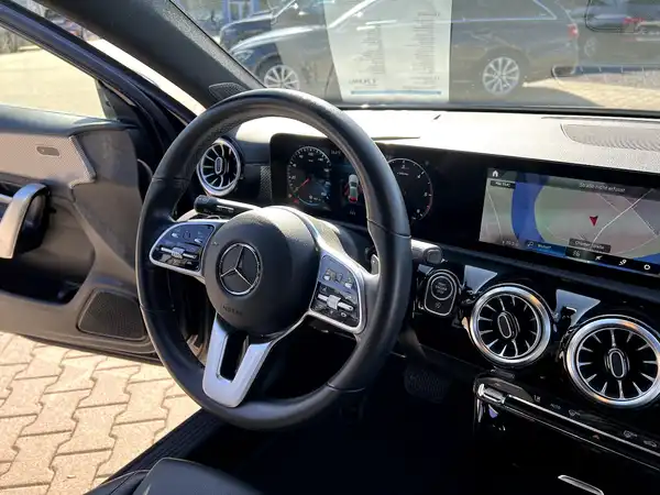 MERCEDES-BENZ A-KLASSE (26/27)