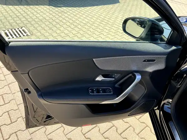 MERCEDES-BENZ A-KLASSE (10/27)