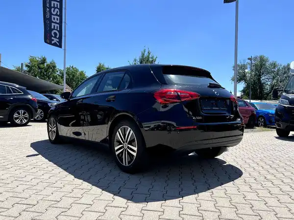 MERCEDES-BENZ A 180 d (2/27)