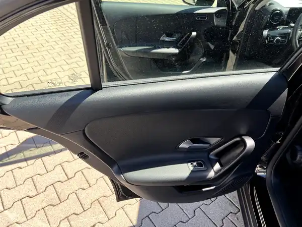 MERCEDES-BENZ A 180 d (11/27)