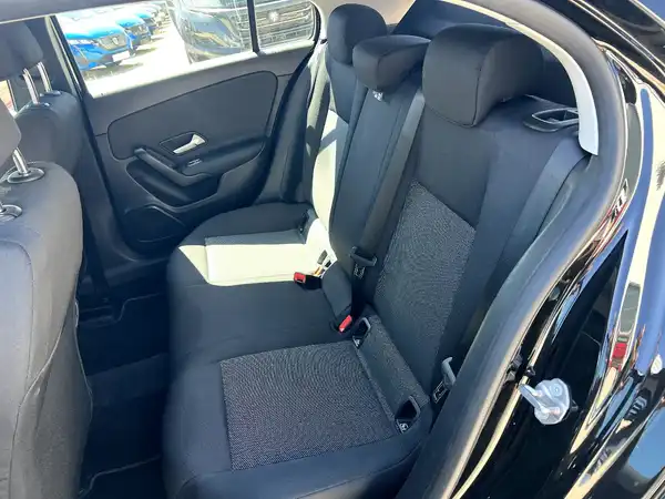 MERCEDES-BENZ A 180 d (13/27)