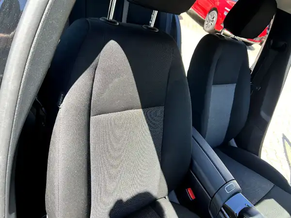 MERCEDES-BENZ A 180 d (21/27)