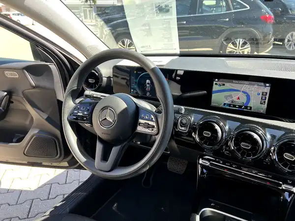 MERCEDES-BENZ A 180 d (26/27)