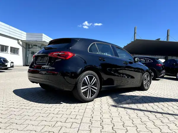 MERCEDES-BENZ A 180 d (4/27)