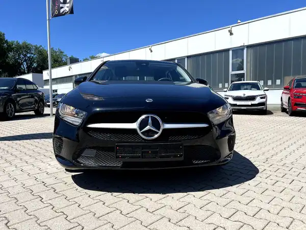 MERCEDES-BENZ A 180 d (6/27)