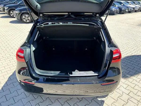 MERCEDES-BENZ A 180 d (7/27)