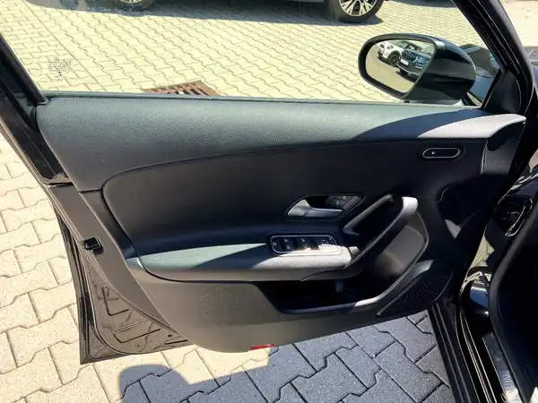 MERCEDES-BENZ A 180 d (10/27)