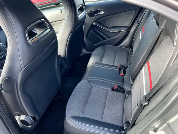 MERCEDES-BENZ A-KLASSE (12/27)