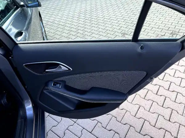 MERCEDES-BENZ A-KLASSE (15/27)
