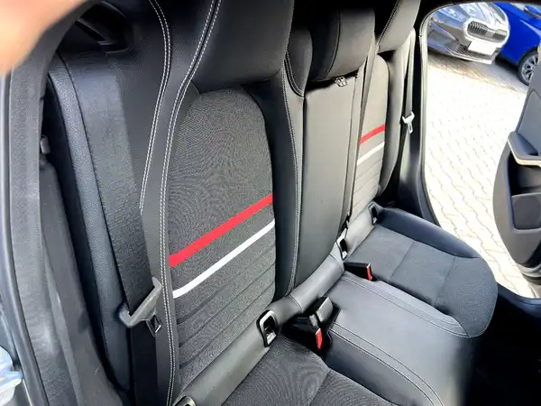 MERCEDES-BENZ A-KLASSE (16/27)