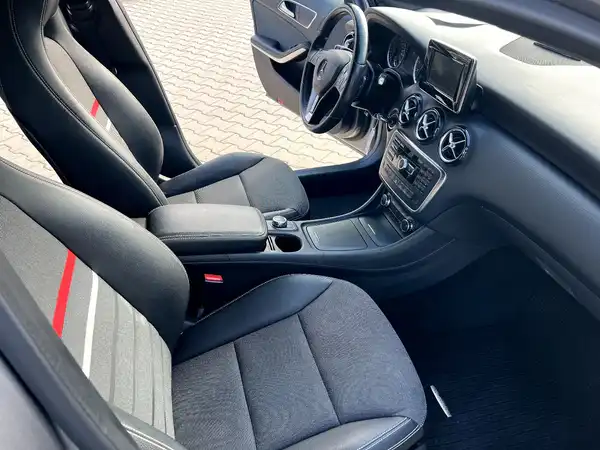MERCEDES-BENZ A-KLASSE (20/27)