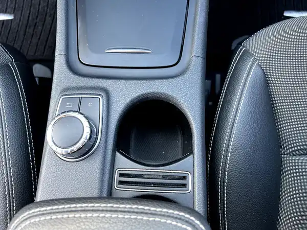 MERCEDES-BENZ A-KLASSE (22/27)