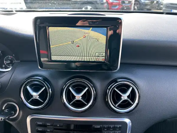 MERCEDES-BENZ A-KLASSE (25/27)