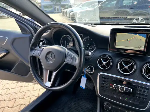 MERCEDES-BENZ A-KLASSE (26/27)