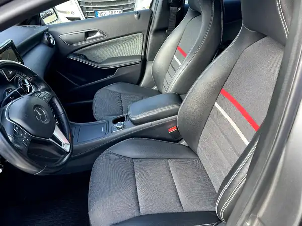 MERCEDES-BENZ A-KLASSE (8/27)