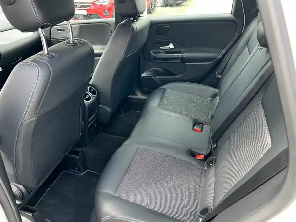 MERCEDES-BENZ B 220 (12/26)