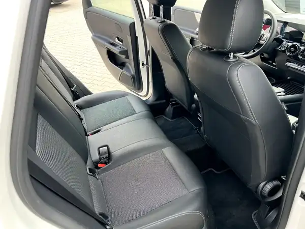 MERCEDES-BENZ B 220 (15/26)