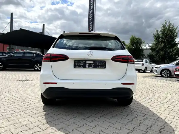 MERCEDES-BENZ B 220 (3/26)