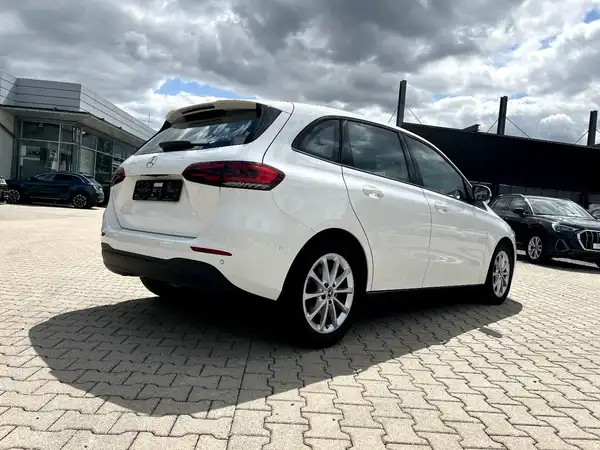 MERCEDES-BENZ B 220 (4/26)
