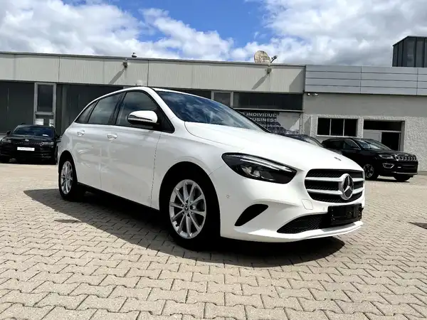 MERCEDES-BENZ B 220 (5/26)
