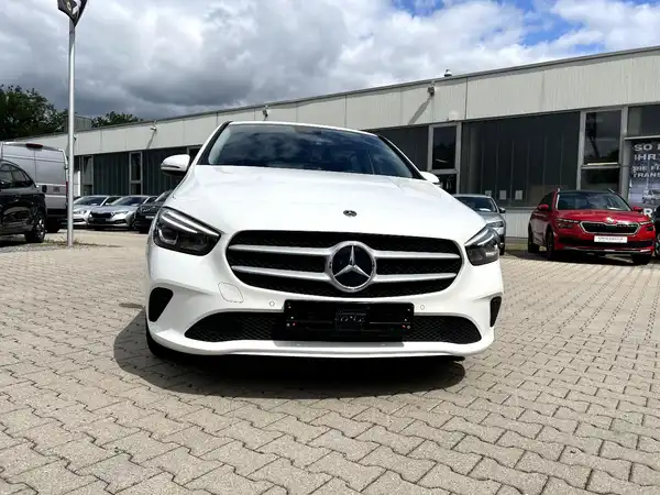 MERCEDES-BENZ B 220 (6/26)