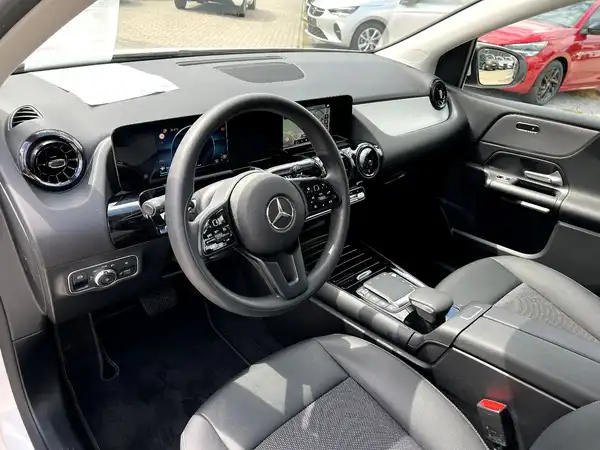 MERCEDES-BENZ B 220 (9/26)