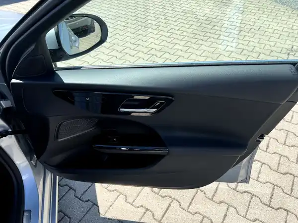 MERCEDES-BENZ C 220 (21/27)