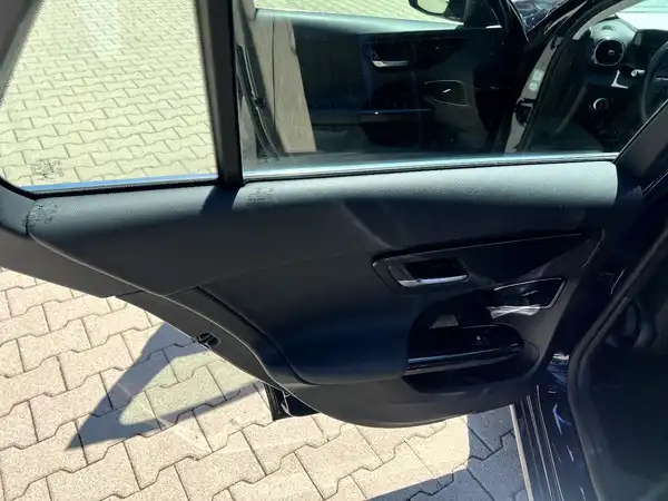 MERCEDES-BENZ C 220 (15/30)