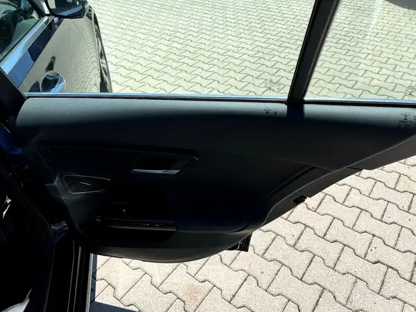 MERCEDES-BENZ C 220 (17/30)