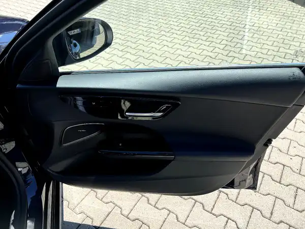 MERCEDES-BENZ C 220 (23/30)