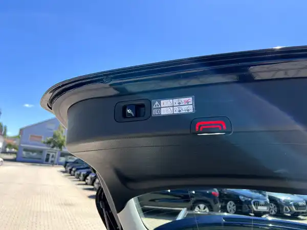 MERCEDES-BENZ C 220 (9/30)