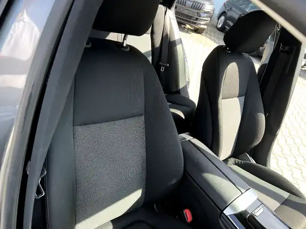 MERCEDES-BENZ C 220 (22/27)