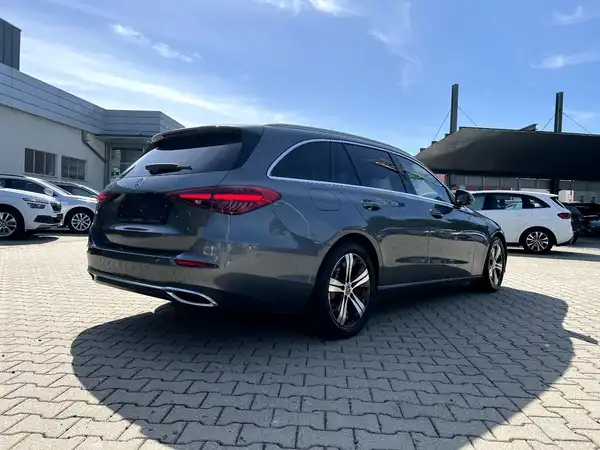MERCEDES-BENZ C 220 (4/27)