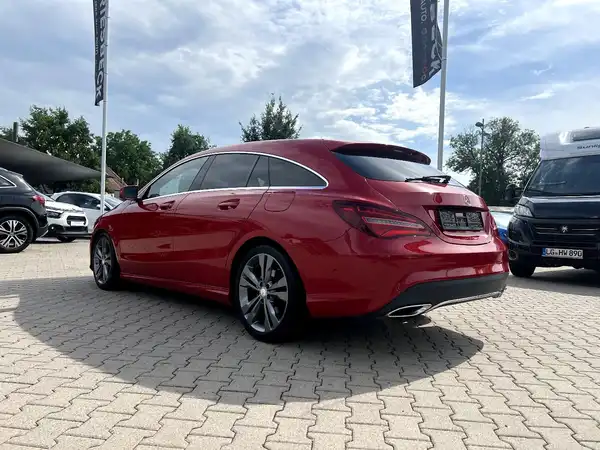 MERCEDES-BENZ CLA (2/28)