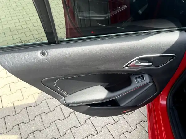MERCEDES-BENZ CLA (12/28)