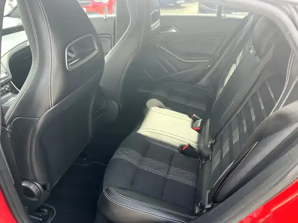 MERCEDES-BENZ CLA (13/28)