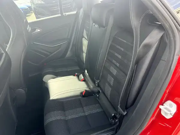 MERCEDES-BENZ CLA (14/28)
