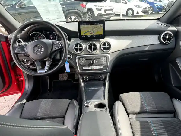 MERCEDES-BENZ CLA (18/28)