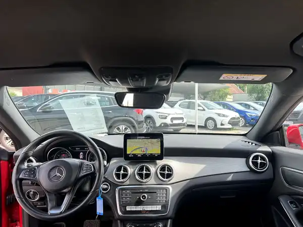 MERCEDES-BENZ CLA (19/28)