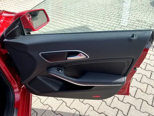 MERCEDES-BENZ CLA (20/28)